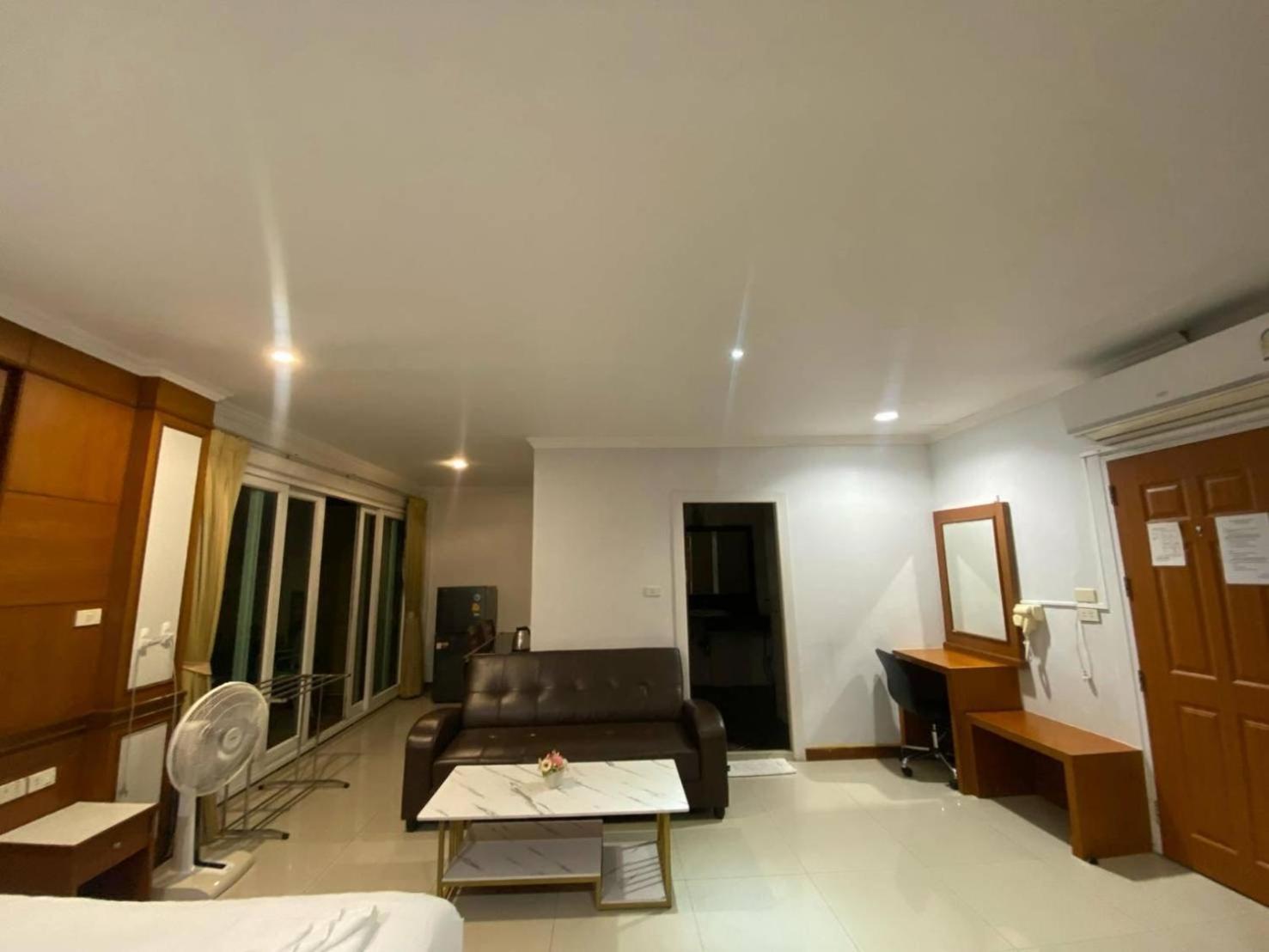 Patong Sukcheewa Residence Phuket חדר תמונה